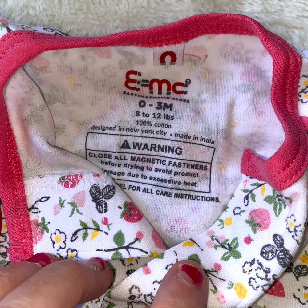 NWT E=MC2 Magnetic Footsie - Picture 3 of 6